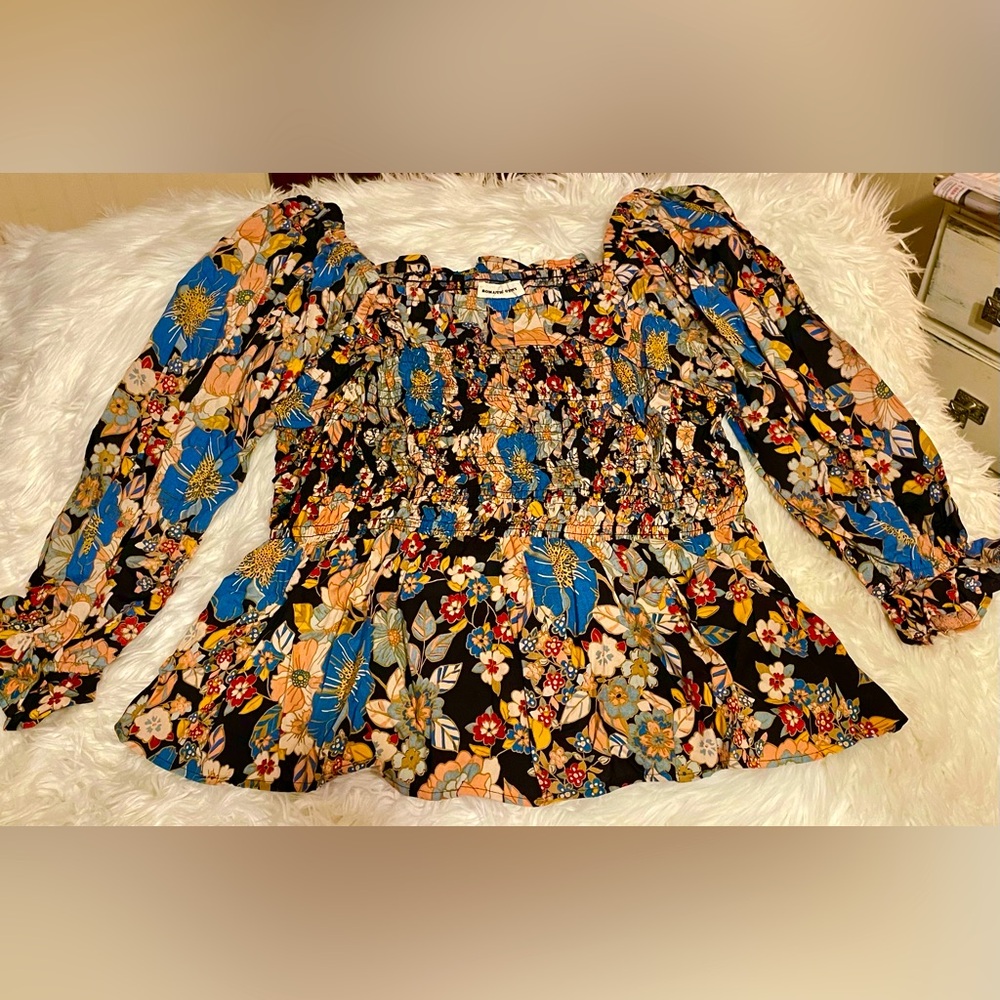NWT Romantic Gypsy Floral Smocked Women's Top